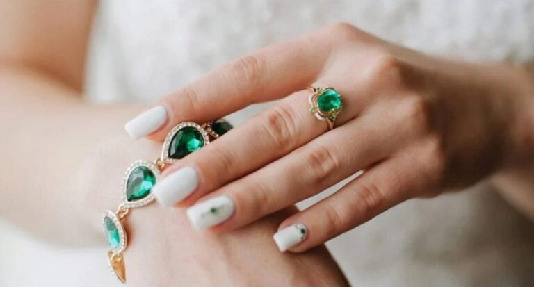 About green gem Jewelry that will instantly a fashion